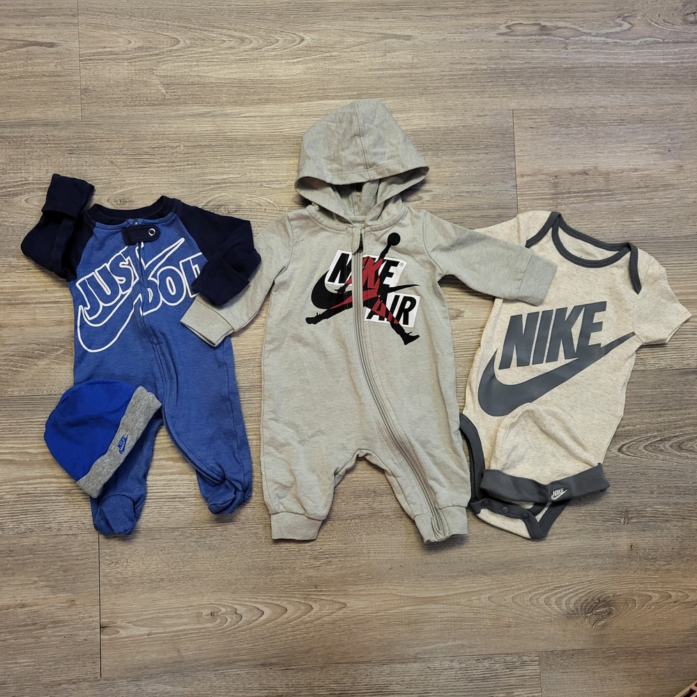 NIKE Baby Footie & Hooded Romper Set in Blue and Gray + 2 Hats